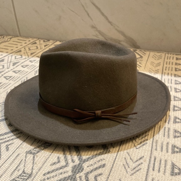 Dorfman Pacific Other - Dorfman Pacific USA wool Aussie hat in a loden brown color with a leather band M